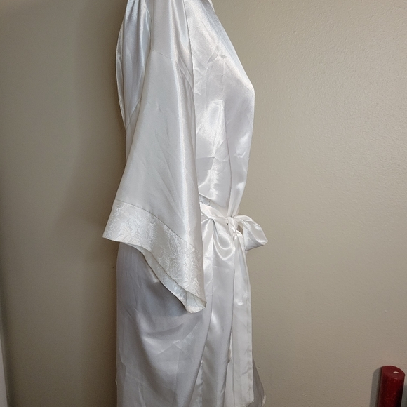 L.A. Intimates Robe - Picture 2 of 6